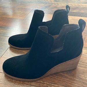 Toms black booties